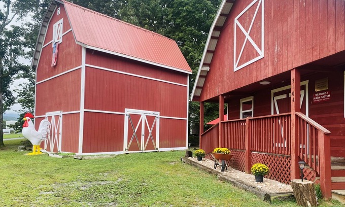 Gatlinburg - Pigeon Forge Cabin | Wears Valley Cabin….lots of parking.