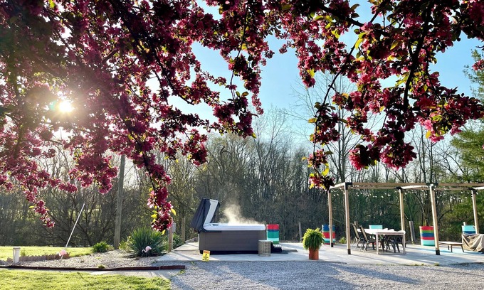 Alexandria House | Weekend getaway with Hot Tub, pet friendly. 30 mins from Columbus.