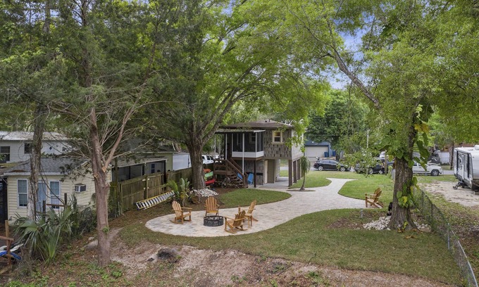 Weeki Wachee Gardens House | Weeki Wachee Pirate House