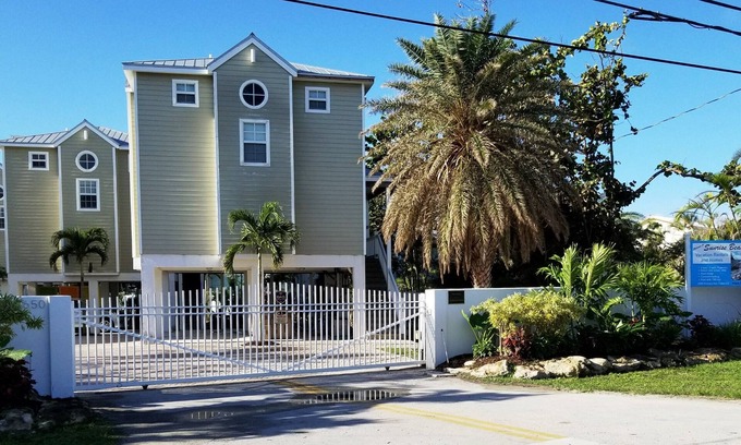 Cudjoe Key House | "WEEKLY RENTAL" Florida Keys Pool & Waterfront Vacation Rental 108