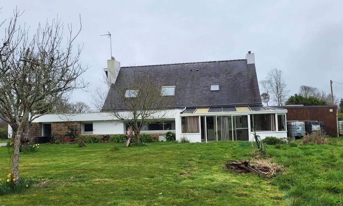 Ploneour-Lanvern House | Weekly rental house with swimming pooleur 5 km from the beach