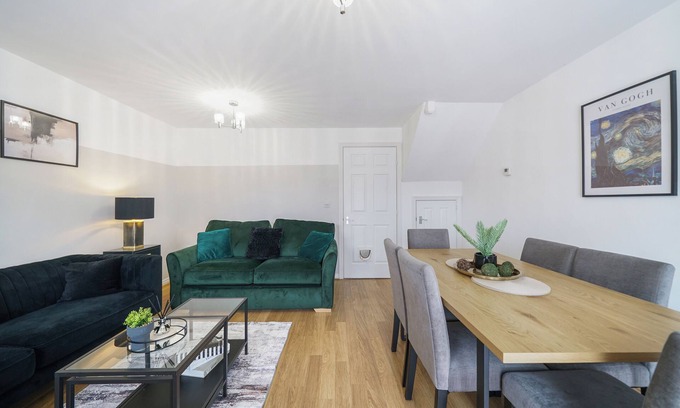 Hartwell House | WeeklyDeal|Relocation|Family|WiFi|Sleeps6