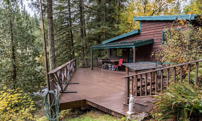 Kalama Cabin | Welch Cabin . n we love dogs