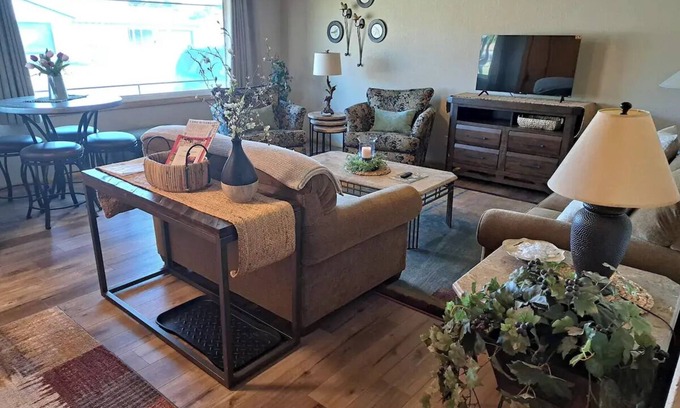 Ogallala House | Welcome Home-Presented by GiGinn