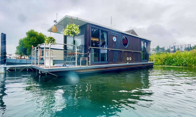 Moorfleet Boat Rental | welcome on board - houseboat holidays in Hamburg