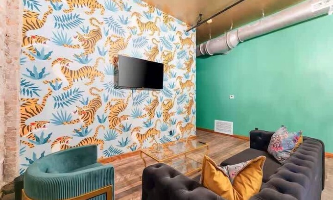 Downtown Springfield Apartment | Welcome to Black Palace-D! A beautiful downtown loft with easy access to everyth