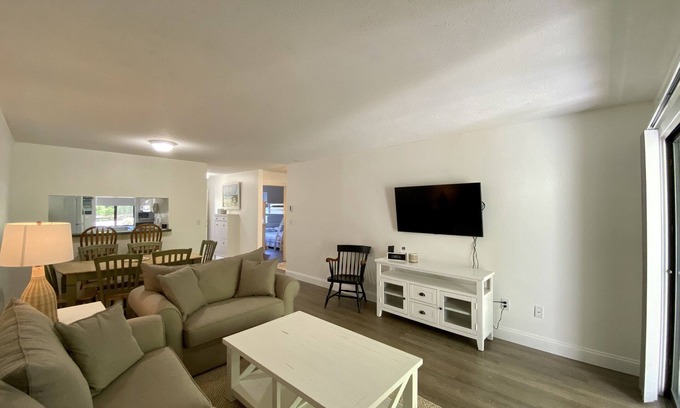 Brewster Condo | Welcome to Chilton Village of the Ocean Edge Resort. Enjoy your stay in a bright first floor condo.
