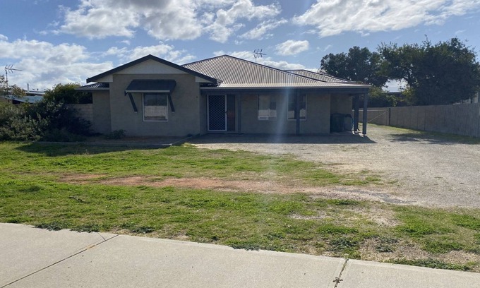 Jurien Bay House | Welcome to Dalveen Cottage! Walking distance to the beach.