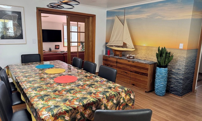 Maslin Beach House | Welcome to Delphinas, a spacious 5-bedroom house in charming Maslin Beach