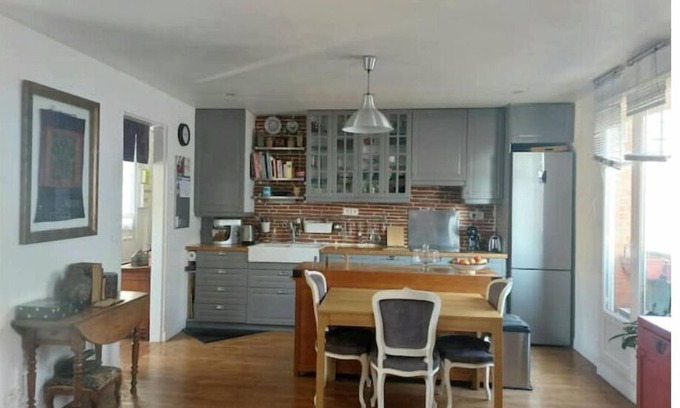 Amerique Apartment | Welcome to Emma in Gambetta! 2 bedrooms near Metro Porte des Lilas