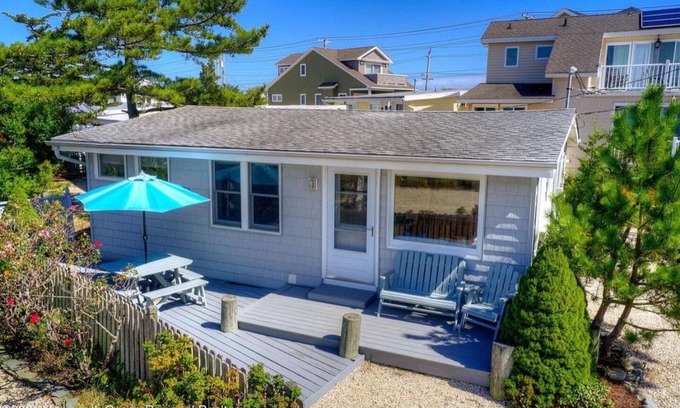Peahala Park House | Welcome to our Breezy, Bayside, Beach house!