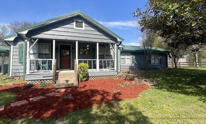 Pulaski Other | Welcome to our beautiful French Quarter Market, we hope you enjoy your stay!