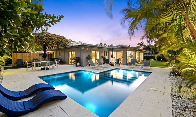 East Fort Lauderdale House | Welcome to Paradise Found, A Modern Home with Walking Distance to the Beach!