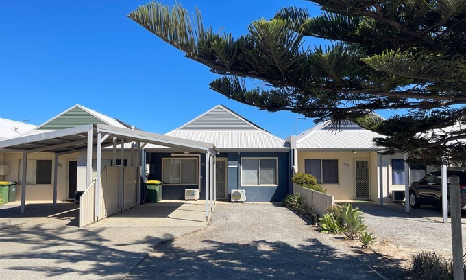 Jurien Bay House | Welcome to Sandpiper Escape (Unit 47 Seafront Estate), located within a stunning complex right in th