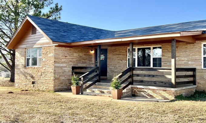 Bates Other | Welcome to Stonehouse Farm where our guests are treated to quiet country living.