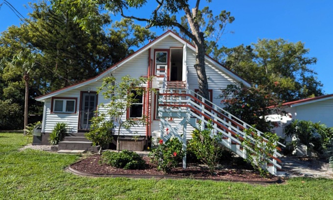 Northwest Orlando House | Welcome to the Treetop Villa. An Orlando Victorian Getaway!