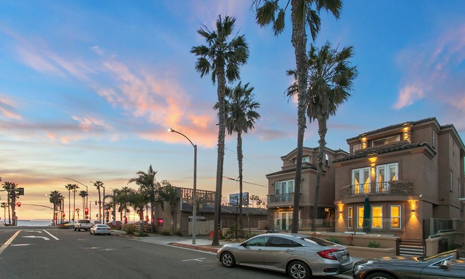 Huntington Beach House | Welcome to the Extraordinary 6th on the Beach Beach-House in Huntington Beach