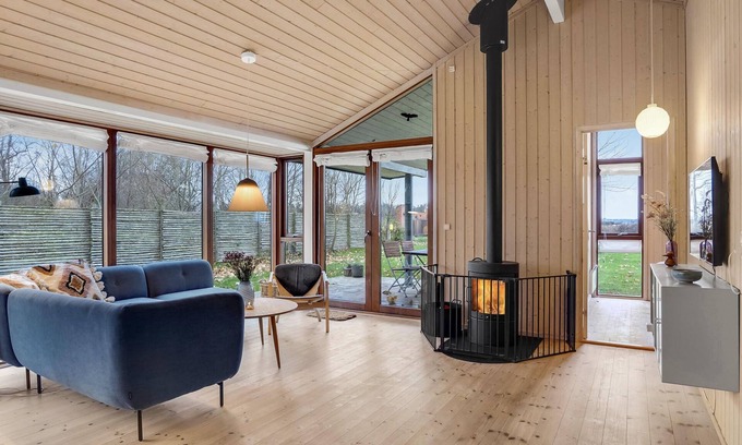 Skodshoved House | Welcome to this well-maintained, bright and welcoming cottage, beautifully furnished in a modern sty