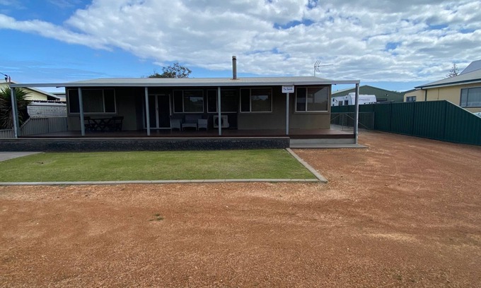 Jurien Bay House | Welcome to Tre-Sorelle (meaning 3 Sisters). This charming property is perfect for you & your family