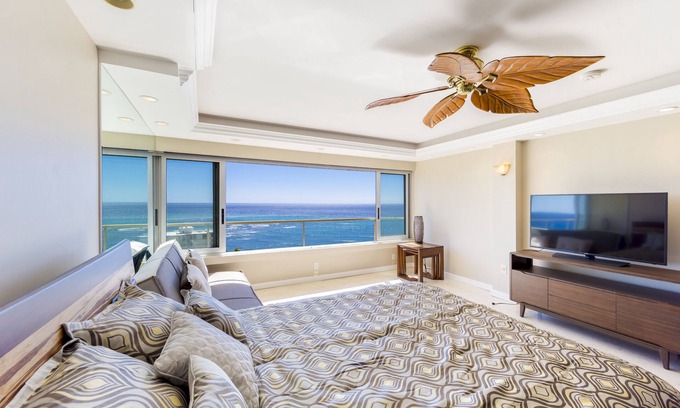 Diamond Head - Kapahulu - St. Louis Condo | Welcome To Unit #1806! Exquisitely Beautiful High Floor At The Colony Surf.