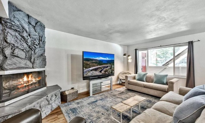 South Lake Tahoe Condo | Welcome to your Cozy South Lake Tahoe getaway! Pet Friendly!