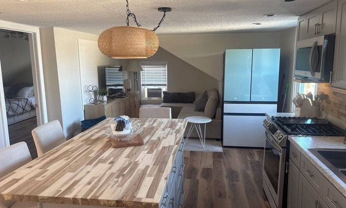 Federal Hill Apartment | Welcome to your home away from home in Providence. Charming & modern 2 bedroom.