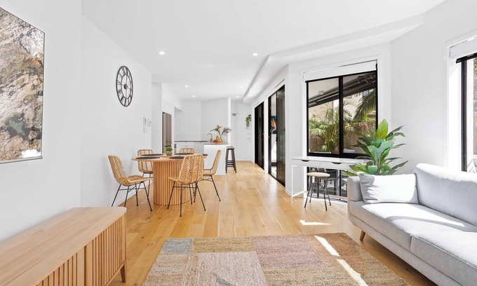 Burleigh Heads Apartment | Welcome to your ideal holiday escape in vibrant Burleigh Heads!