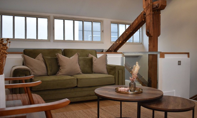 St George's Quarter Apartment | Welcome to your stylish Liverpool City Centre loft retreat!