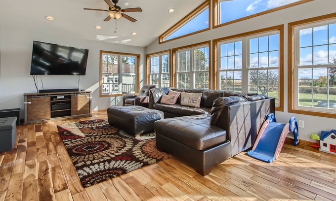 Circleville House | Welcoming 5 bedroom near Circleville & Deer Creek