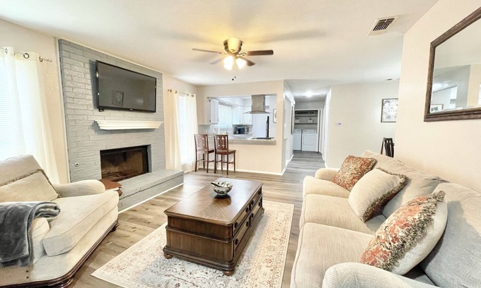 West Arlington House | Welcoming all traveling professionals - 30 day stays