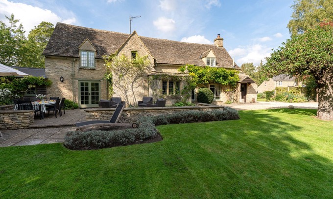 Minster Lovell Cottage | Welcoming holiday cottage - Causeway Cottage