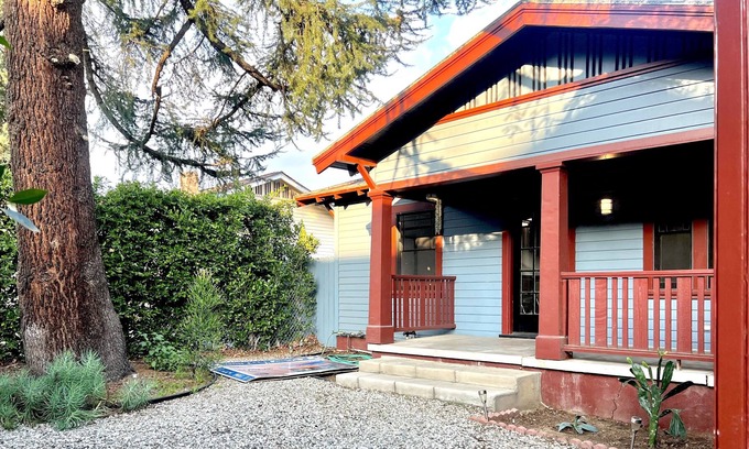 Mid Central House | Well appointed 2 bedrooms Craftsman house with in/out door living