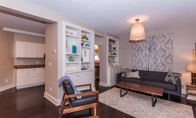 Kutzky Park House | Well-Appointed Home! Walk to St Marys Hospital