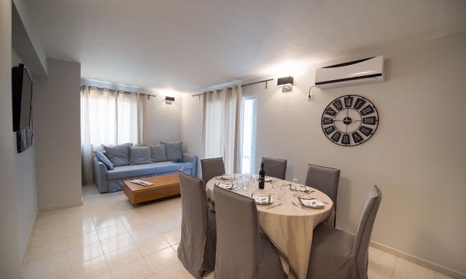 Kariotai Apartment | Well located 2BR apartment in Lefkada