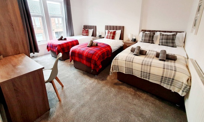 Bellshill Apartment | Well presented flat with 3 beds and a sofa bed, right by Bellshill station with great on-street p...