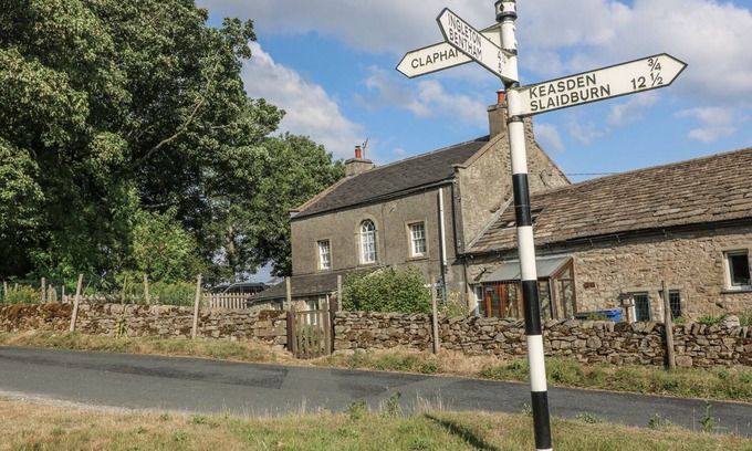 Fourstones Near Bentham Cottage | WENNING BANK, family friendly, character holiday cottage in Clapham