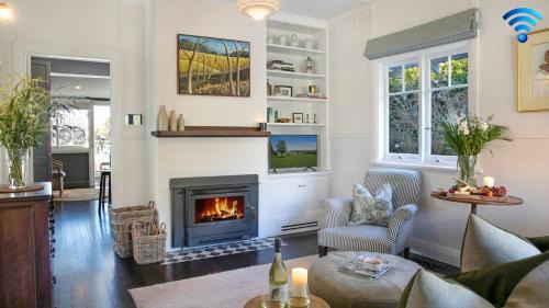 Burrawang House | Werona Cottage - enchanting home
