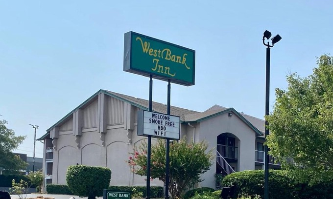 National Hills Hotel | West Bank Inn