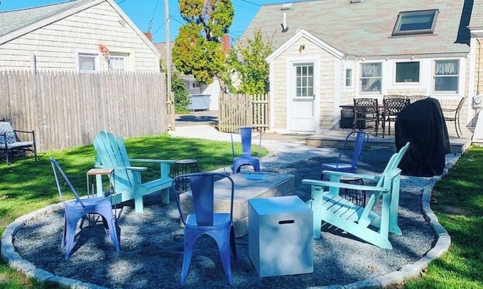 West Dennis House | West Dennis Central - 5 bed, 3 bath, 2 kitchen huge yard!nTwo hot tubs!