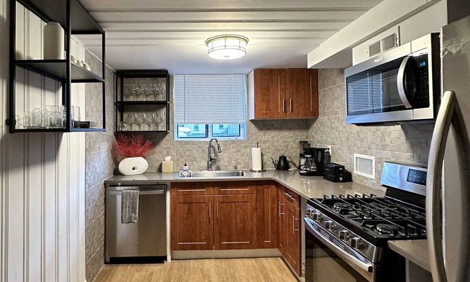 West Highland Apartment | West Highlands 2BDR 1BATH Apartment