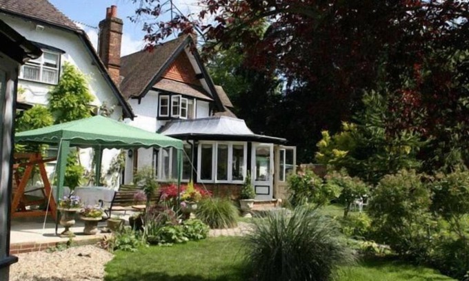 Aston Clinton House | West Lodge Hotel