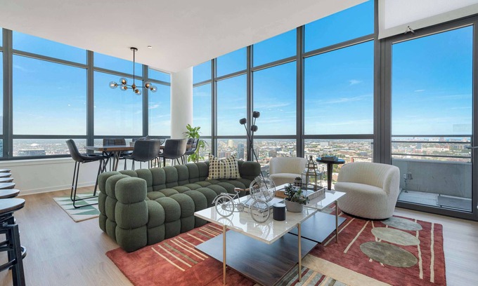 Downtown Chicago Apartment | West Loop Group Retreat: 2 Penthouses, Balconies