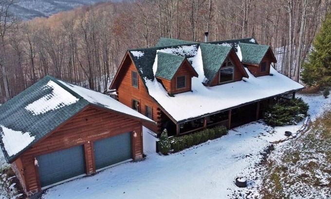 Mace Cabin | West Virginia Luxury Cabin, near Snowshoe, in Beautiful Sunset Mountain Village