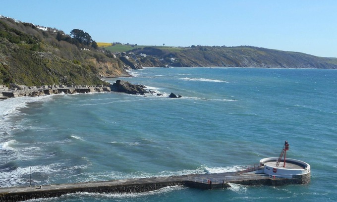 West Looe Apartment | Westcliff maisonette right by the sea
