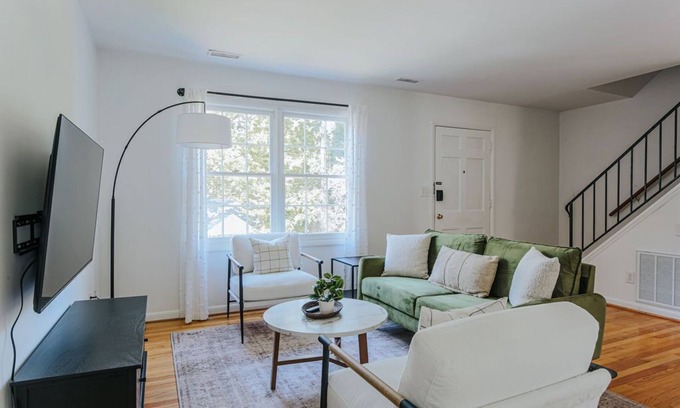 Jefferson Park Avenue House | Westerly Haven B: Walk to Scott Stadium!