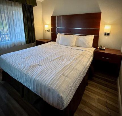 Three Rivers Hotel | Western Holiday Lodge