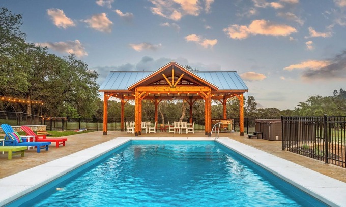 Wimberley House | Western Luxury Lifestyle Meets Relaxed Family Getaway | The Gathering Wimberly