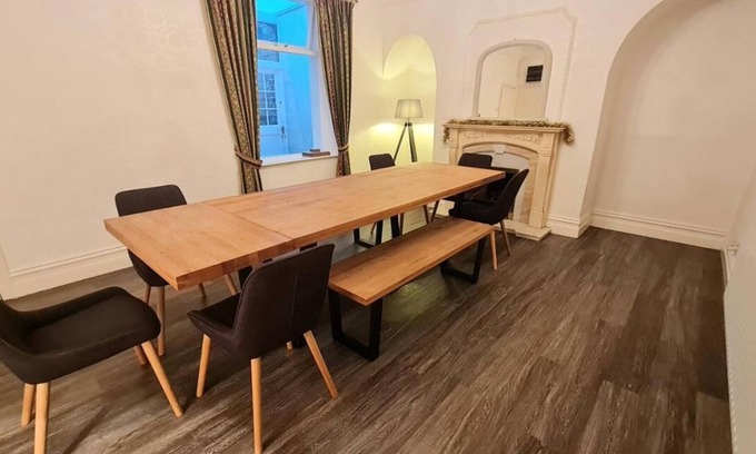 Skipton House | Westfield House - Characterful 7 Bedroom Townhouse