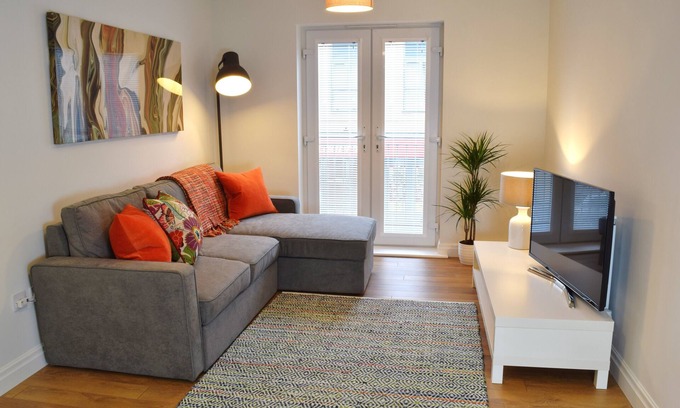 Peterborough Apartment | Westlake Apartment No. 4 in Hampton, Peterborough