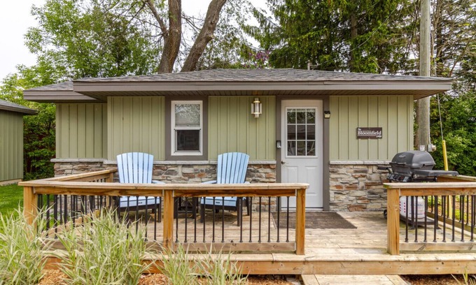 Bloomfield Cabin | Westlake Couple's Cottage